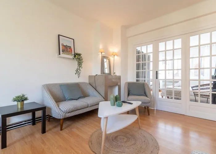 Vieux Bright Fully-equipped Apartment! Апартаменты *