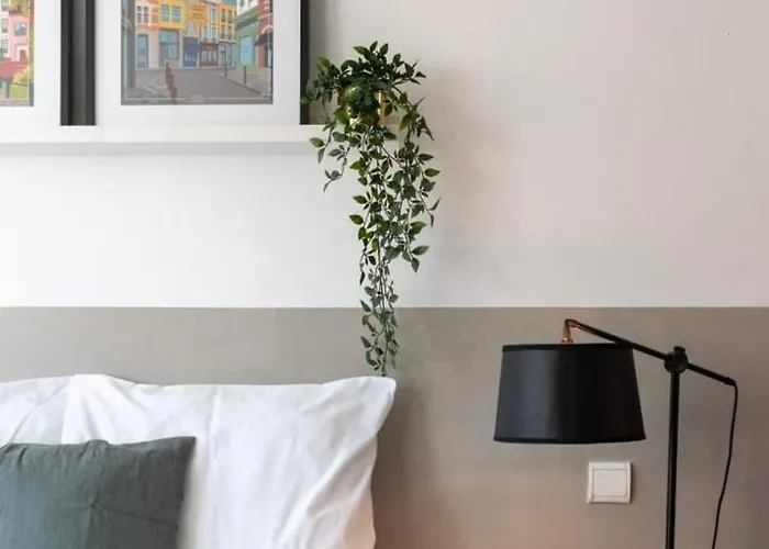 Апартаменты Vieux Bright Fully-equipped Apartment! Лилль