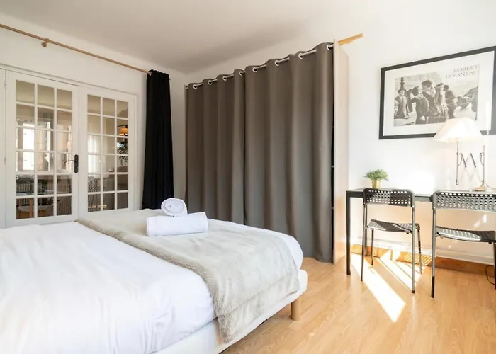 Апартаменты Vieux Bright Fully-equipped Apartment! Лилль
