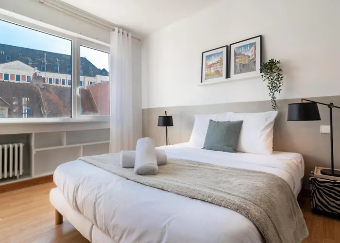 Апартаменты Vieux Bright Fully-equipped Apartment!
